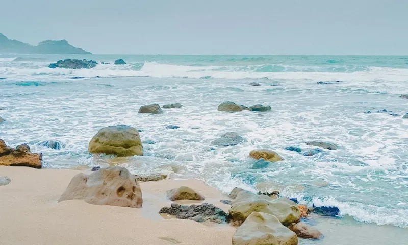 Wisata pantai dan penginapan
