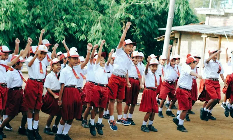 Sekolah dan lembaga